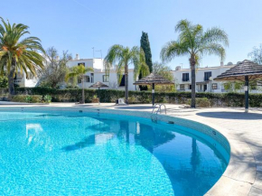 Renovated Oasis 500m Beach AC Wi-Fi Pool Balcony